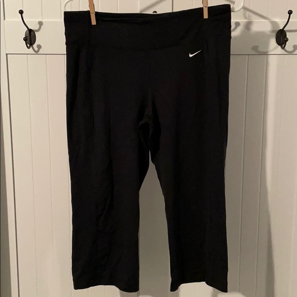 Nike Dri-Fit Medium M Cropped Yoga Pants Leggings - Picture 1 of 8